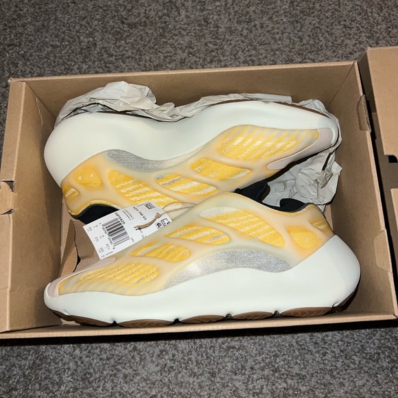 Adidas Yeezy 700 V3 Safflower Sneakers